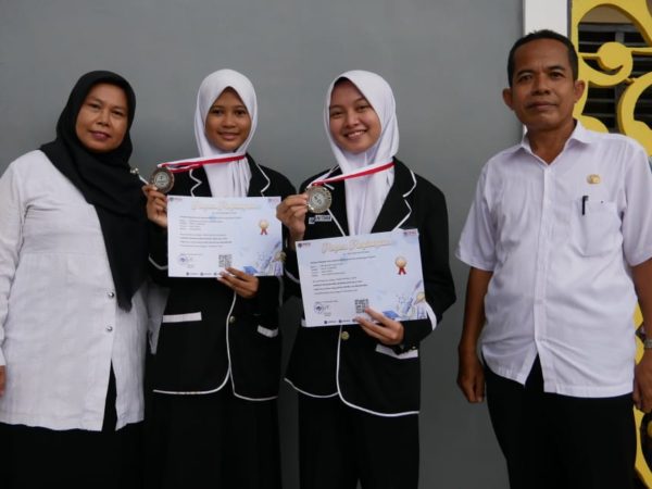 Peraih Medali Perak (IPA) dan Medali Perunggu (Matematika)Tingkat Nasional